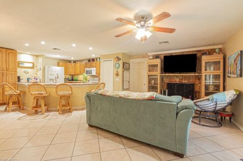 3471 Papaya St, Saint James City FL  33956-2572 exterior