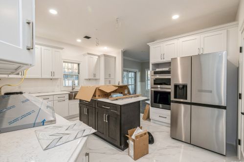 57 Bobwhite Ln, Hicksville NY  11801-4520 exterior