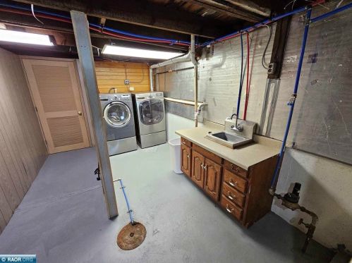 302 1st St, Chisholm MN  55719-1709 exterior