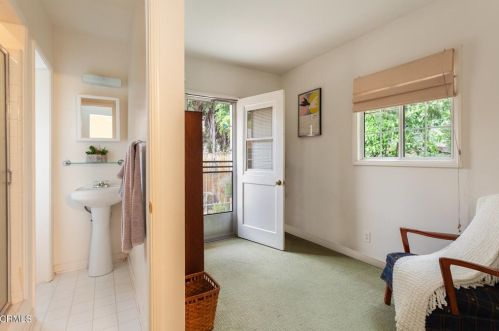 1873 Los Encinos Ave, Glendale CA  91208-2221 exterior