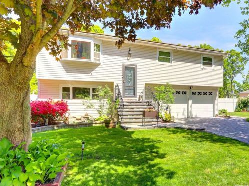 203 6th Ave, Holtsville NY  11742-2341 exterior