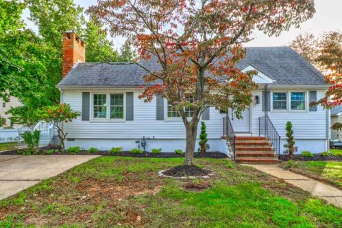 7 Orchard St, Hazlet, NJ 07730-4023