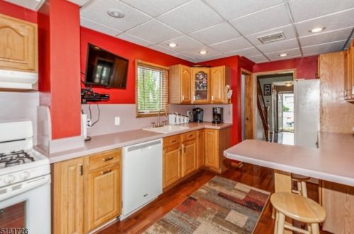 73 Nutley Ave, Nutley NJ  07110-1912 exterior