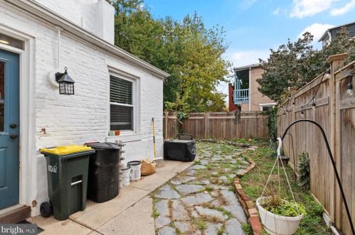 206 Lemon St, Lancaster PA  17602-2333 exterior