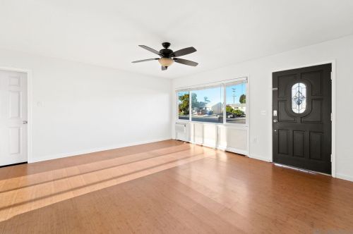 4220 Clairemont Dr, San Diego CA 92117-5536 exterior