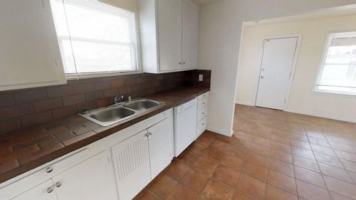 600 5th Ave, Avenal, CA 93204-1014