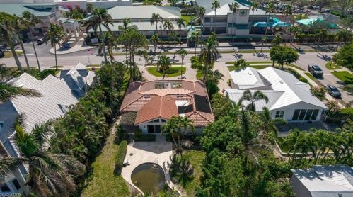 493 8th Ave, Naples FL  34102-6874 exterior