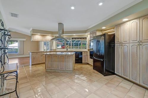 1279 Foxtrot Ct, Naples, FL 34104-4904