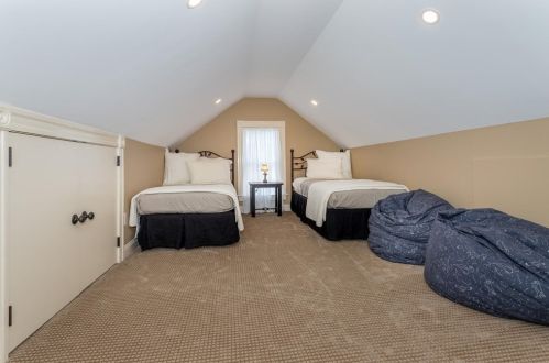 118 Messinger St, Canton MA  02021-3947 exterior