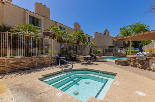 7910 Thomas Rd, Scottsdale AZ  85251-6539 exterior