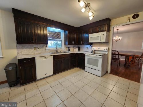 1056 Stuart Dr, Pottstown, PA 19464-3025