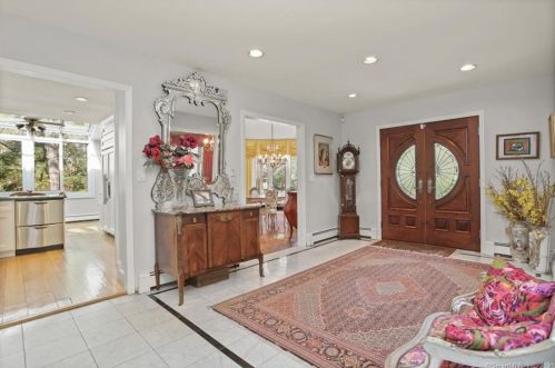 63 Ethan Allen Ln, Stamford, CT 06903-4027