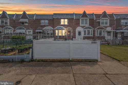 2264 Friendship St, Philadelphia, PA 19149-1325