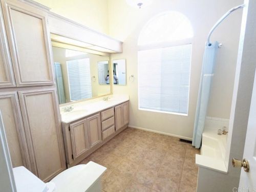 5438 Don Luis Dr, Carlsbad CA  92010-3927 exterior