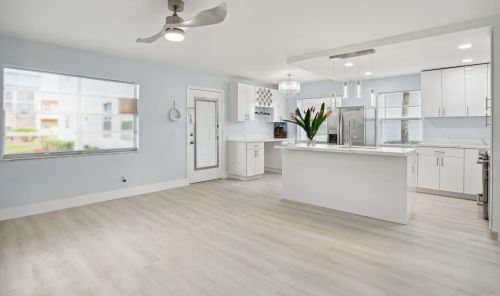 916 Flanders T, Delray Beach FL  33484-5354 exterior