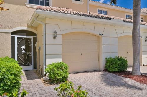 8557 Athena Ct, Lehigh Acres, FL 33971-3751
