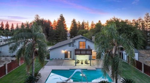 1812 Golf Rd, Turlock CA  95380-9746 exterior