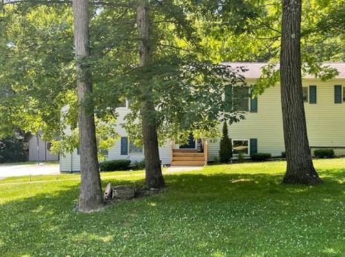1331 Deer Path Dr, Walnutport, PA 18088-9345