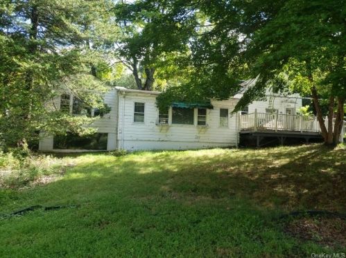 428 Storms Rd, Valley Cottage NY 10989-1213 exterior