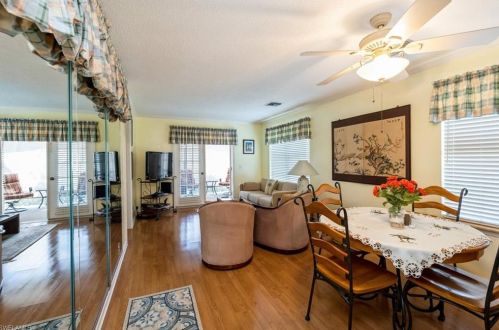 5373 Treetops Dr, Naples, FL 34113-8518