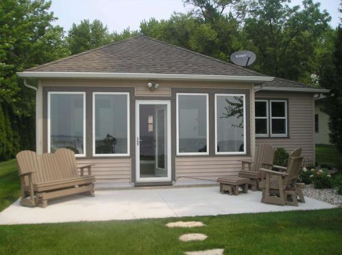 4950 Island View Dr, Oshkosh, WI 54901-1360