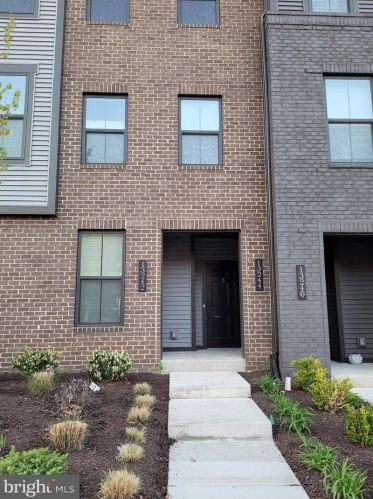 13244 Woodland Park Rd, Herndon, VA 20171-3000