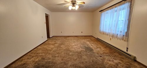 303 Evans Rd, Zelienople, PA 16063-3007