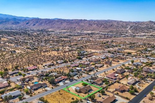 7645 Victoria Ave, Yucca Valley CA  92284-6152 exterior