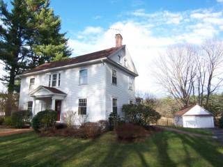 63 Berkeley St, Nashua, NH 03064-1938