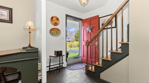 10 Partridge Dr, Bethel, CT 06801-1255