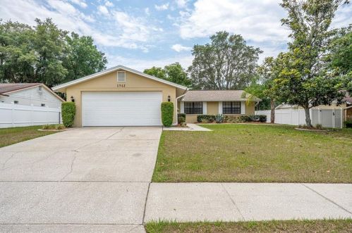 1562 Twin Palms Loop, Lutz FL  33559-6763 exterior