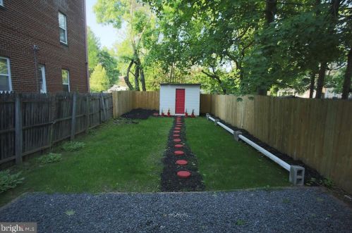 1054 Stuyvesant Ave, Trenton NJ  08618-4123 exterior