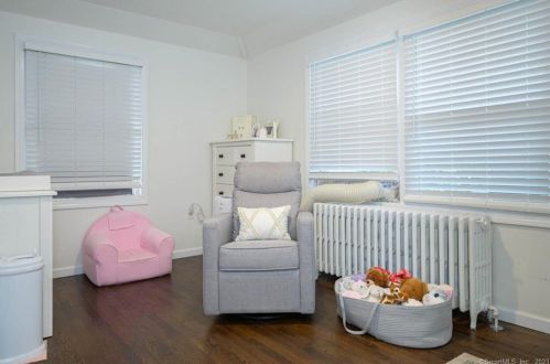 80 Circle Dr, Litchfield CT  06750-1710 exterior