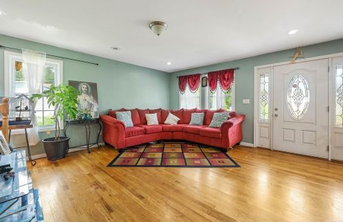 86 Glenmore Ave, Central Islip NY  11722-1913 exterior