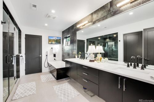 376 Gilpin St, Denver CO 80218-2523 exterior