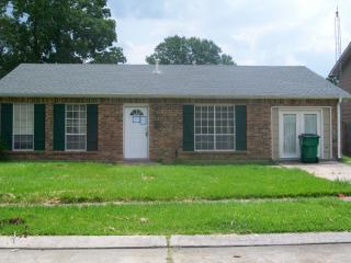 225 Brett Dr, Gretna, LA 70056-7211