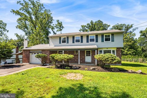 48 Boxwood Rd, Southampton, PA 18966-1013