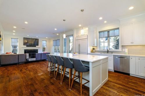19 Tunstall Rd, Scarsdale, NY 10583-5935