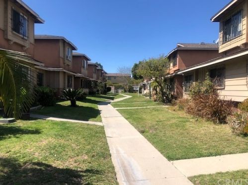 17 Stage Coach Ln, Long Beach, CA 90745-5664