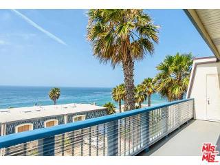11866 Starfish Ln, Malibu CA  90265-2254 exterior