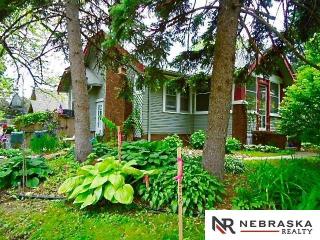 1011 50th St, Omaha, NE 68132-1455