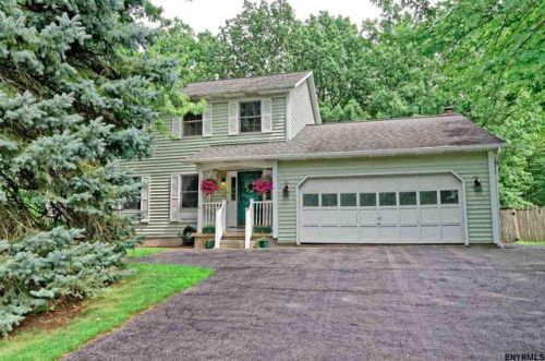 724 John Paul Ct, Schenectady, NY 12309-4400