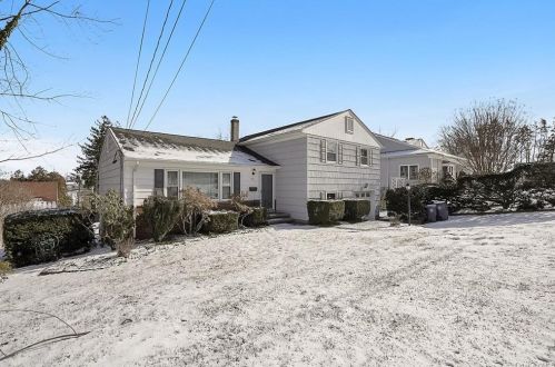 72 Bowbell Rd, White Plains, NY 10607-1142