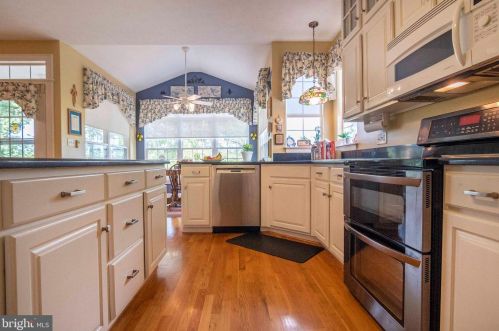 160 Manor Dr, Edinburg VA  22824-3579 exterior