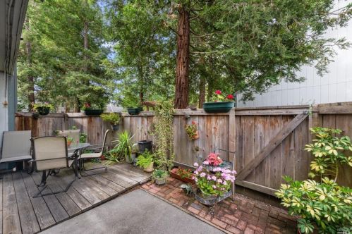 423 Occidental Cir, Santa Rosa, CA 95401-6723