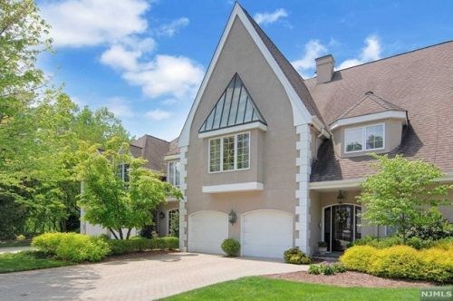 6 Normandy Ct, Ho Ho Kus, NJ 07423-1217