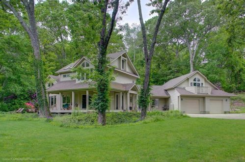 306 Walmsley Ln, South Kingstown RI  02874-3618 exterior