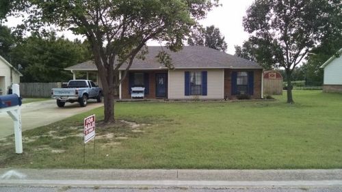 135 Village St, Dyersburg, TN 38024-5766