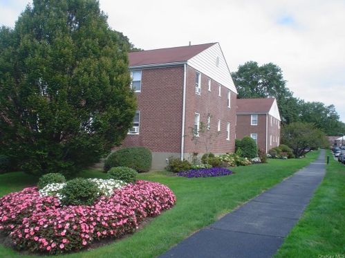 6 Bryant Cres, White Plains, NY 10605-2642