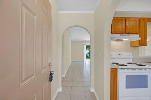 142 Neal Dr, Deltona, FL 32738-2238